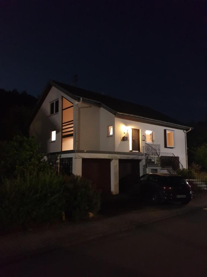Andinas Ferienwohnung In Ruhiger Lage Direkt Am Wald Wilnsdorf Eksteriør billede